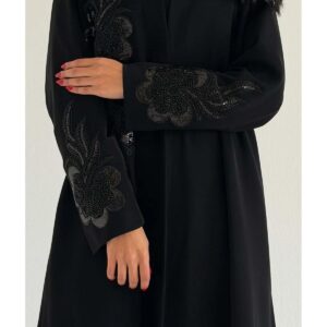 عباية بتطريز اسود