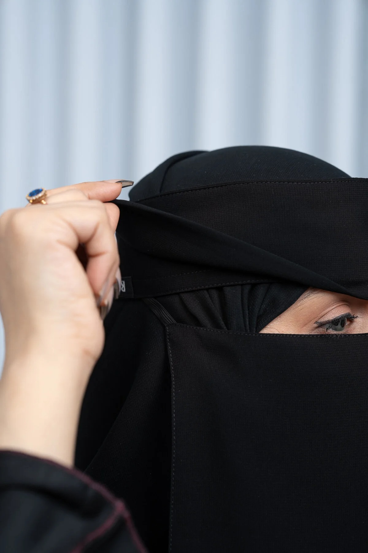 نقاب نسائي بزوايا مطاطية معززة مقاس 12×7 (بوصة) - الصورة 2